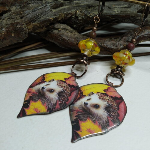 Boucles d'oreille hérisson en cuivre émaillé, perles au chalumeau, gaies, printemps, esprit nature, jaspe mokaite, jaune/marron,cadeau femme