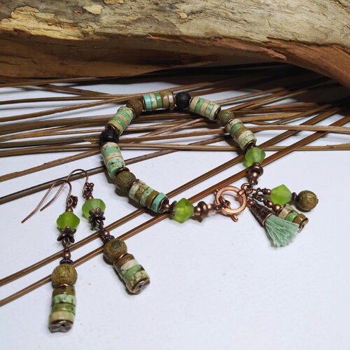 Petite parure bracelet et boucles d'oreilles, gemmes serpentine, bois tibétain, verre, ethnique/rustique, vert/beige/marron, cadeau femme