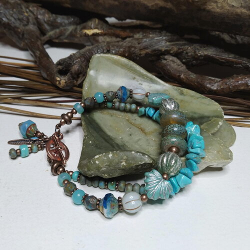 Bracelet bohème chic 2 rangs, perles artisanales au chalumeau, verre de bohème, camaïeu de bleus, romantique fleuri, printemps, cadeau femme