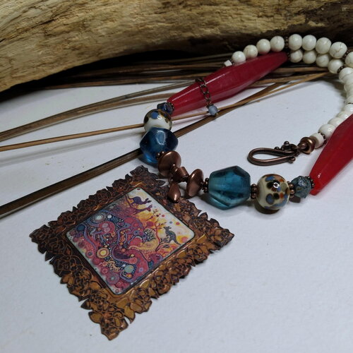 Collier ethnique multicolore, pendentif cuivre émaillé motif peinture aborigène, perles artisanales lampwork indonésiennes, howlite, cadeau