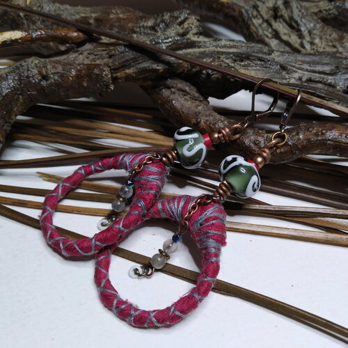Boucles d'oreilles hippies rustiques gypsy, bordeaux et gris, perles artisanales au chalumeau et soie, labradorite, boho chic, cadeau femme