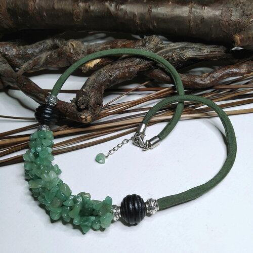 Collier court bohème, aventurine verte et bois, cordon soie verte, élégance et simplicité, vert/noir/argent, ethnique chic, cadeau femme