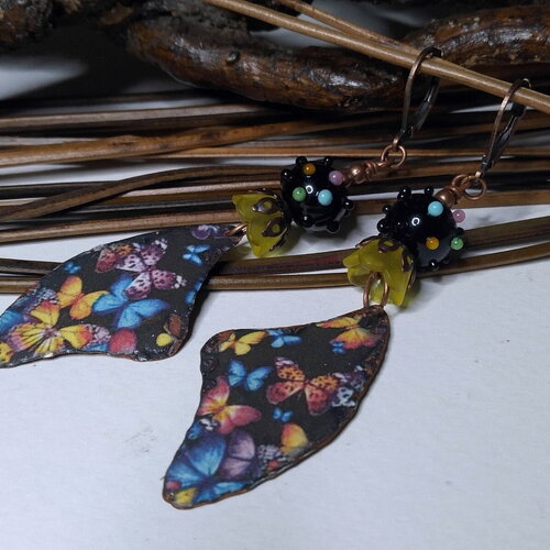 Boucles d'oreille ailes de papillon, boho chic, cuivre émaillé et perles artisanales au chalumeau, noir/multicolore, romantique,cadeau femme