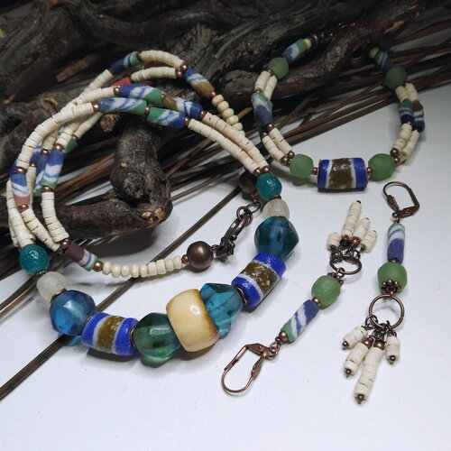 Parure ethnique, perles tribales indonésiennes et africaines, coco, os, blanc et bleu, collier + bracelet + boucles d'oreilles, cadeau femme