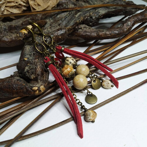 Boucles d'oreilles bohèmes, rustique, céramique chinoise et jaspe, verre indien rouge, suédine bordeaux, originales, hippies, cadeau femme