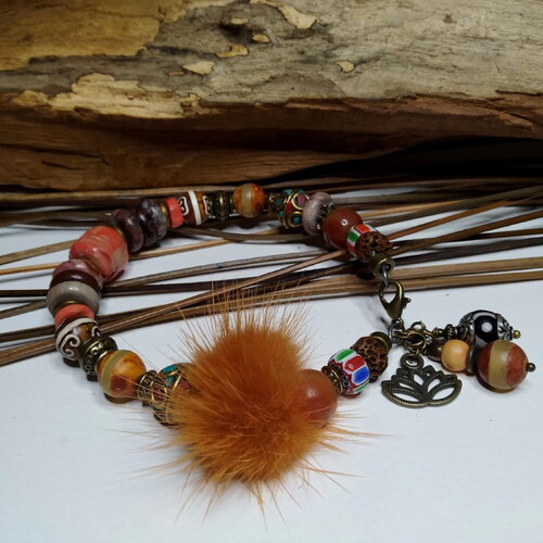 Bracelet ethnique/tibet, grosse rondelle de corail, agate dzi tibet, cornaline ancienne, jaspe perles chevrons népal, fausse fourrure,cadeau