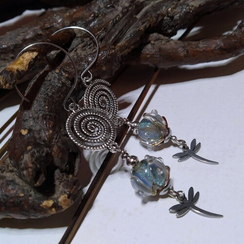 Boucles d'oreille lumineuses délicates, bohème chic, perles fleurs au chalumeau et spirale, bleu/argent, romantique, nature, légère, cadeau