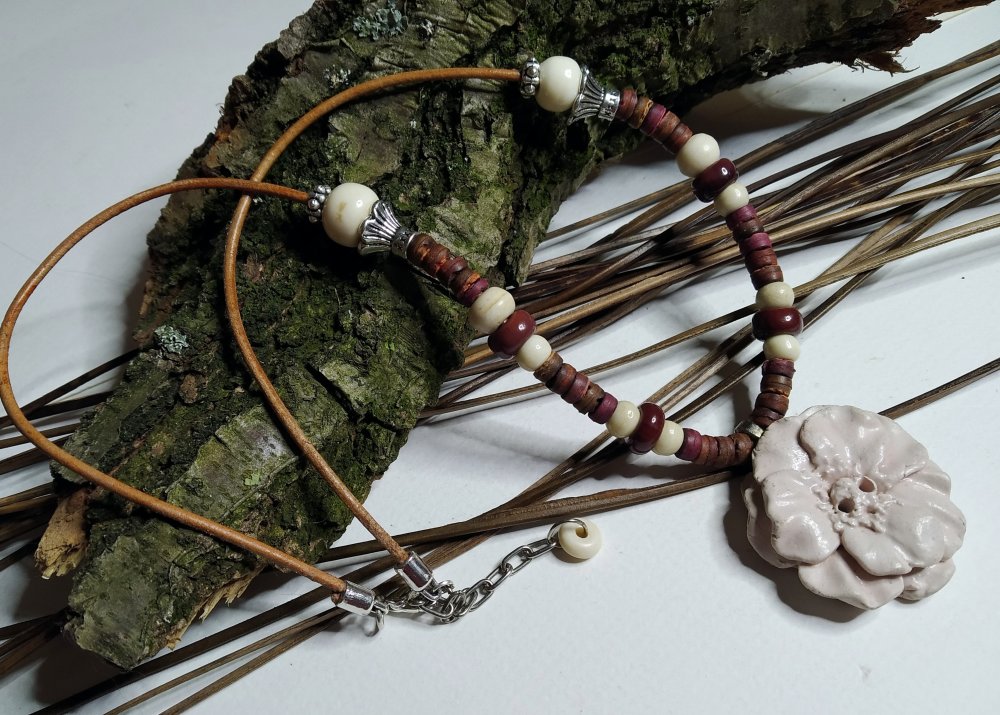 FLEUR CUIR et PERLES BOIS Superbe COLLIER Estelle
