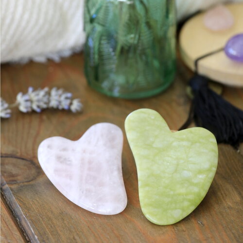 Gua sha massage du visage - jade et quartz rose