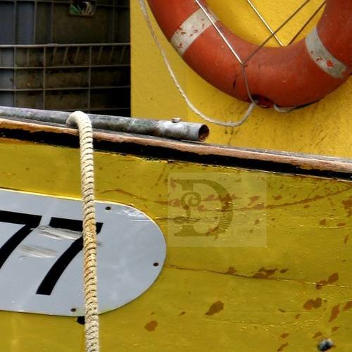 Cadre 'bateau jaune' en laminage sur bois 