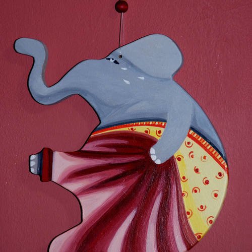 Carillon "petit éléphant" peint, en bois 