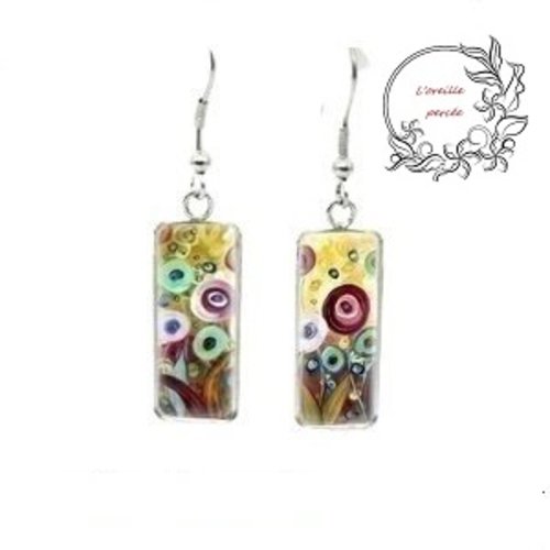 Boucle d'oreille fleurie