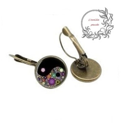 Boucle d'oreille à motif