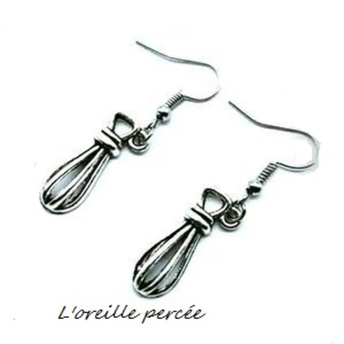 Boucle d'oreille fouet de cuisine