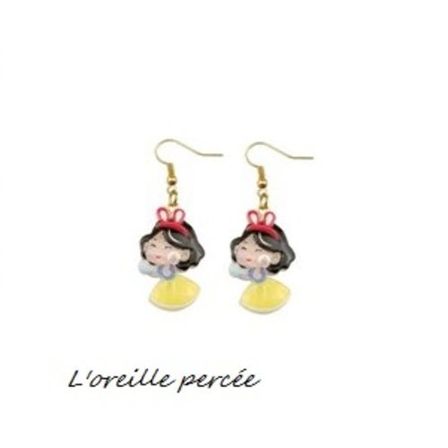 Boucle d'oreille blanche neige