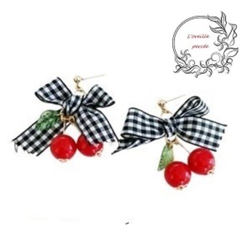 Boucle d'oreille cerise et son noeud à carreaux noir et blanc