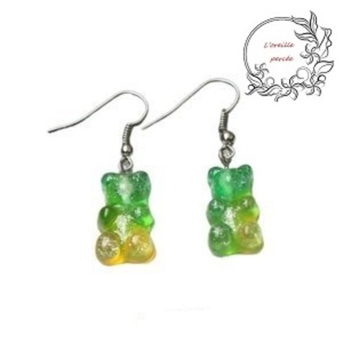 Boucle d'oreille mini ourson bi-couleur vert/jaune