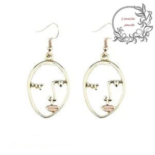 Boucle d'oreille visage kiss rose pâle