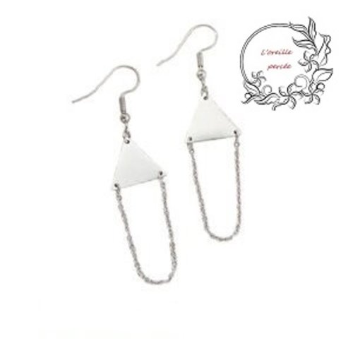 Boucle d'oreille triangle et sa chaîne argentée