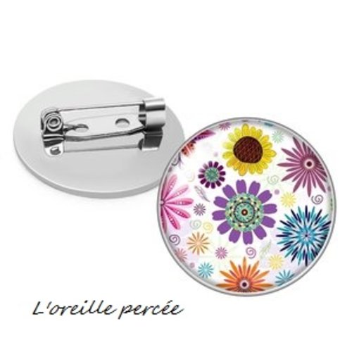 Broche ronde cabochon fleuri