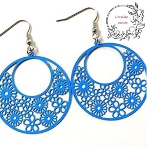 Boucle d'oreille estampe fleurie bleue foncée