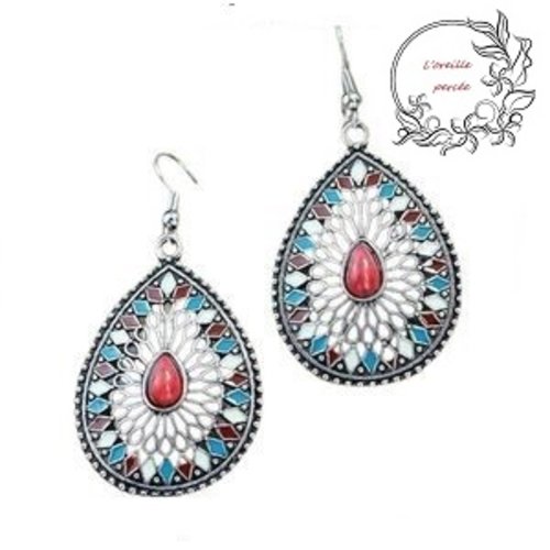 Boucle d'oreille goutte ethnique