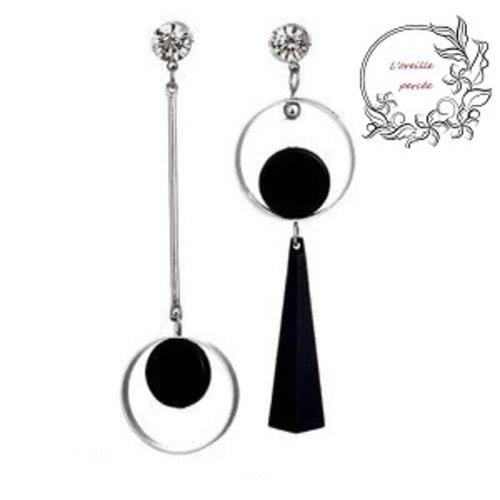 Boucle d'oreille de noire et d'argent