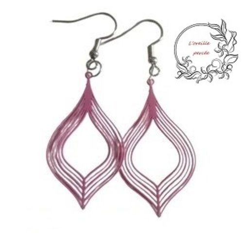 Boucle d'oreille estampe filiforme rose