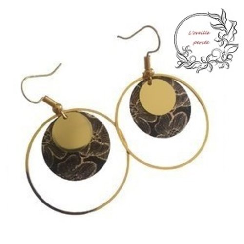 Boucle d'oreille pendante fleurie