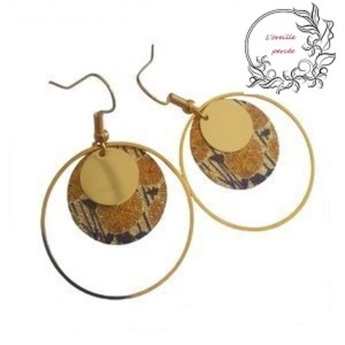 Boucle d'oreille pendante fleurie