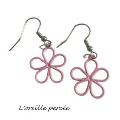 Boucle d'oreille petite fleur creuse rose