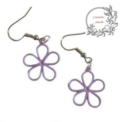 Boucle d'oreille petite fleur creuse parme