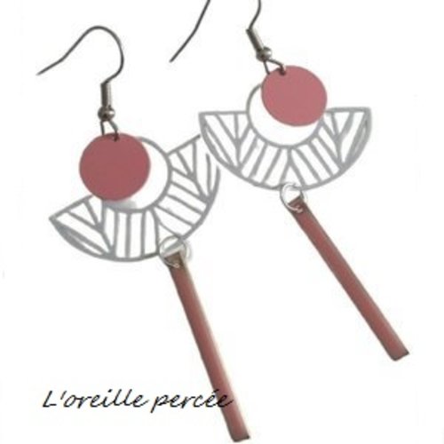 Boucle d'oreille d'estampe et d'émail (blanc/rose)