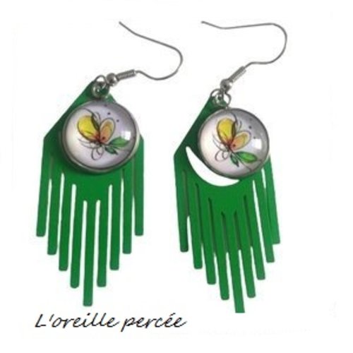 Boucle d'oreille estampe et son cabochon fleuri