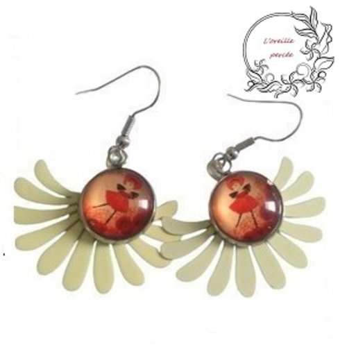 Boucle d'oreille estampe et son cabochon fée