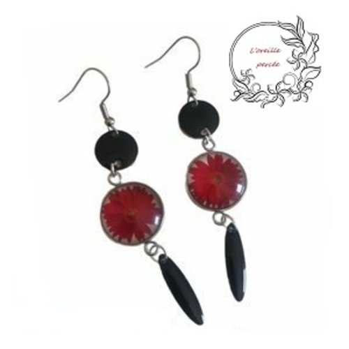 Boucle d'oreille fleur rouge