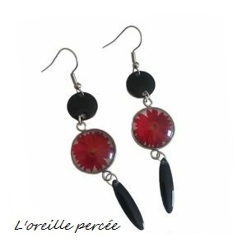 Boucle d'oreille fleur rouge