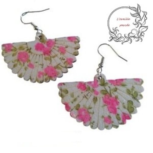 Boucle d'oreille éventail fleuri bois