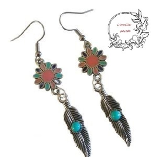 Boucle d'oreille plume et son connecteur fleuri