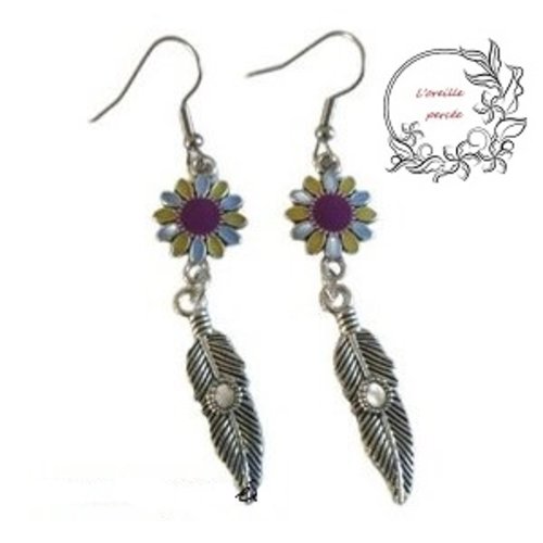 Boucle d'oreille plume et son connecteur fleuri