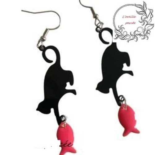 Boucle d'oreille chat noir et son poisson rose émail