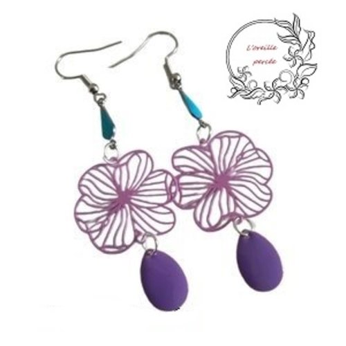 Boucle d'oreille fleur parme et sa pampille mauve
