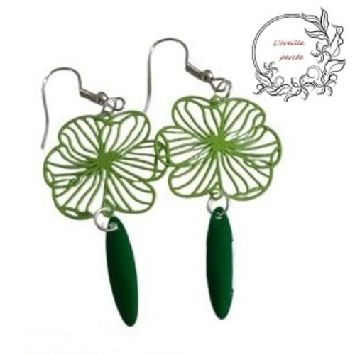 Boucle d'oreille fleur vert clair et sa pampille vert foncé
