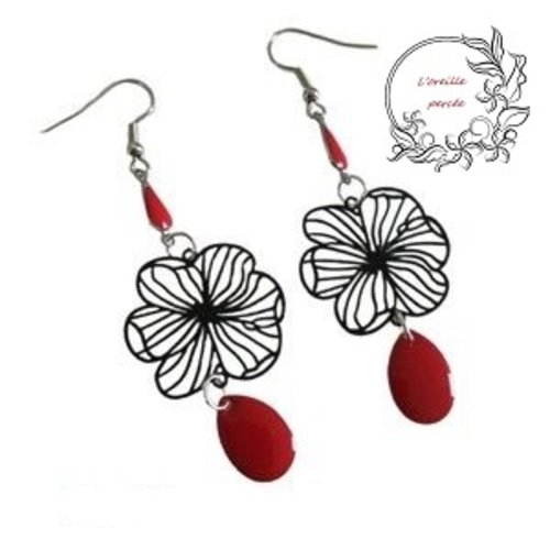 Boucle d'oreille fleur noire et sa pampille rouge