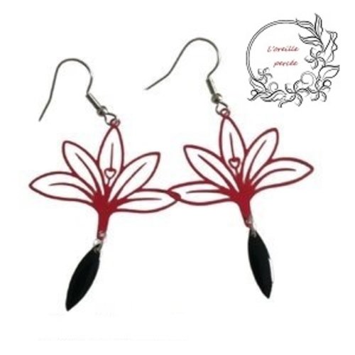 Boucle d'oreille fleur rouge et sa pampille noire