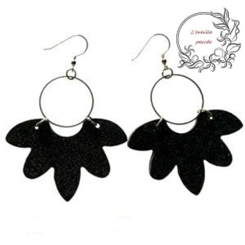 Boucle d'oreille demi fleur noire