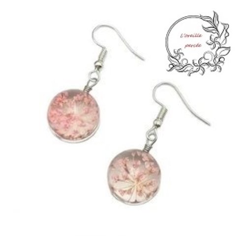 Boucle d'oreille boule verre fleur séchée rose