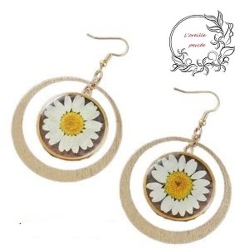 Boucle d'oreille marguerite dans cercle doré