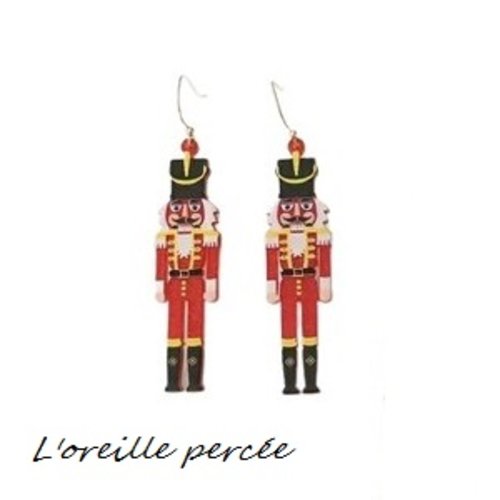 Boucle d'oreille casse noisette rouge