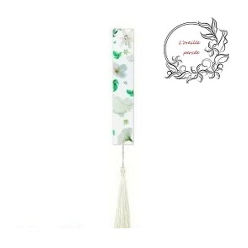 Marque page transparent fleurs blanches et vertes et son pompon